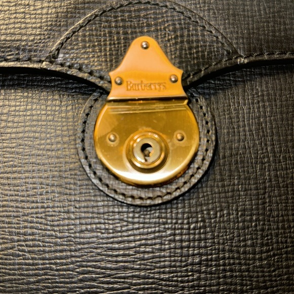 Burberrys London Burberrys Bag Vintage EUC, key not included - Picture 4 of 12